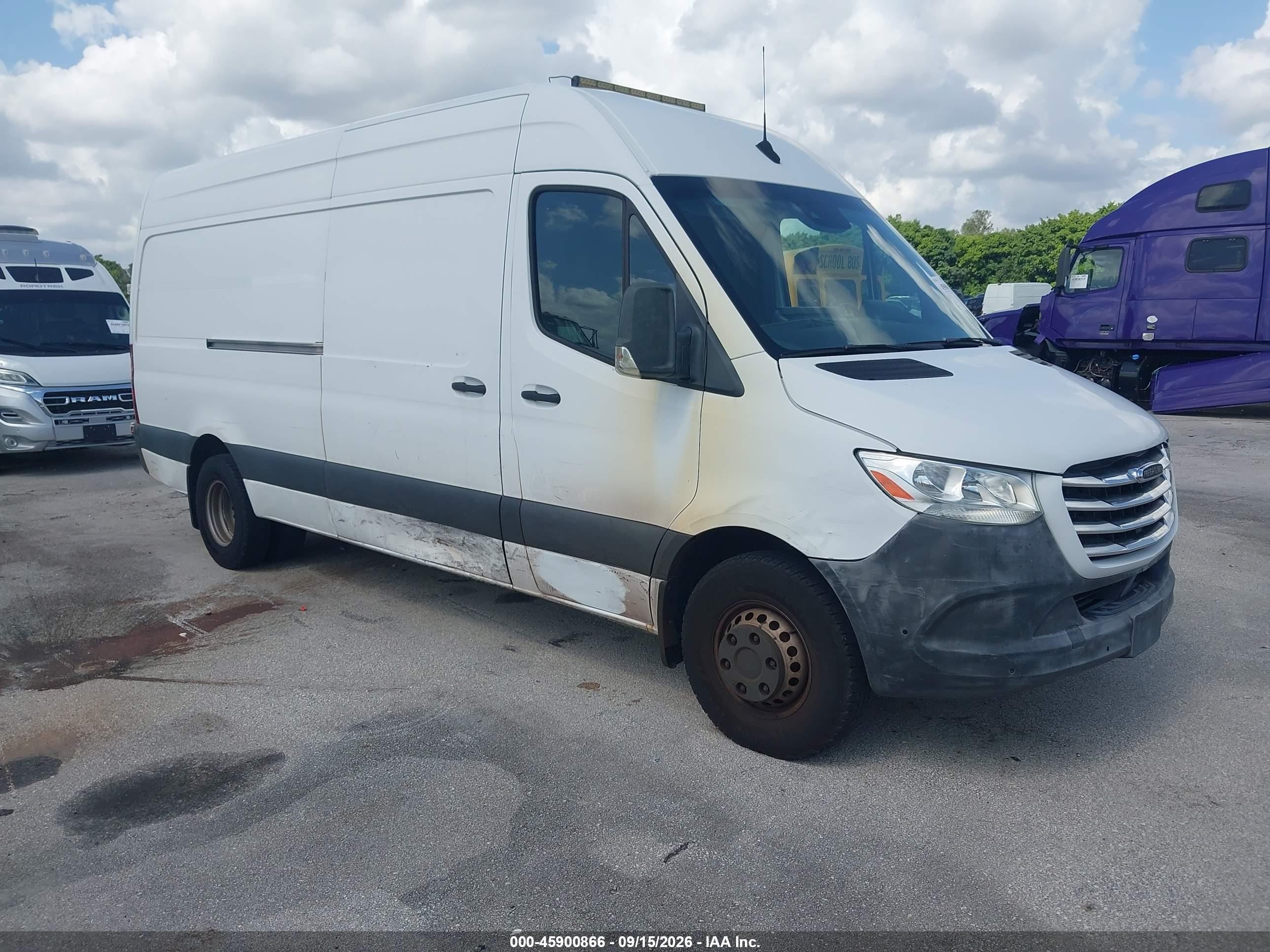 2019 Freightliner Sprinter VIN WDYPF4CDXKT015632 — IAAI salvage auction photo