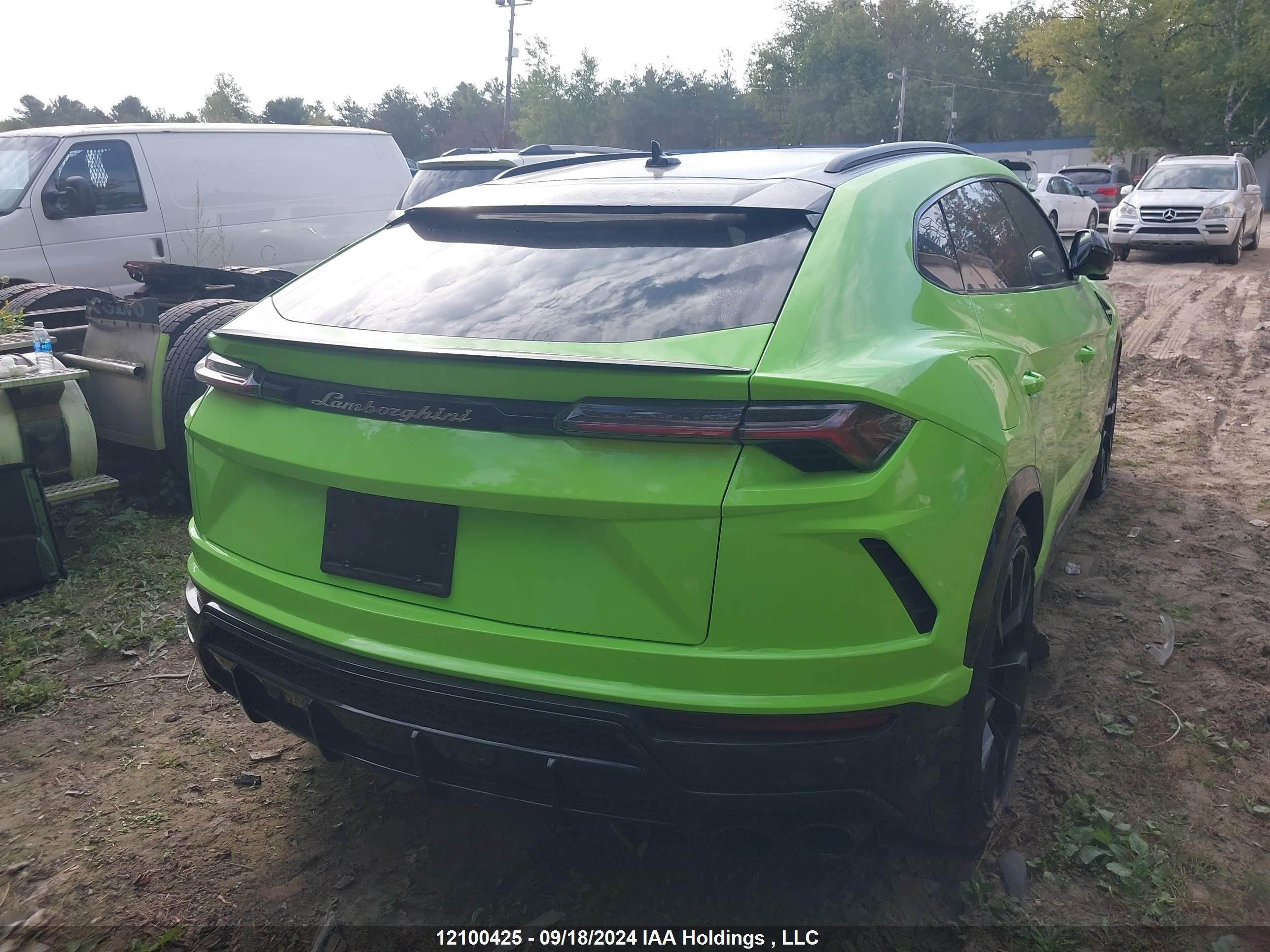 2022 Lamborghini Urus VIN ZPBCA1ZL5NLA22104 IAAI salvage auction — Theft, Salvage Title, sold $225,000 on 2026-06-30 (photo 4)