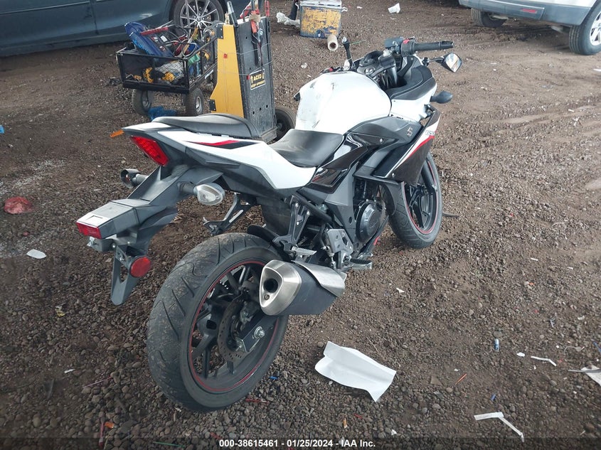 2020 Suzuki Gsx250r VIN LC6DN11A4L1100354 IAAI salvage auction — UNKNOWN, Salvage Title, sold $225 on 2026-07-08 (photo 4)