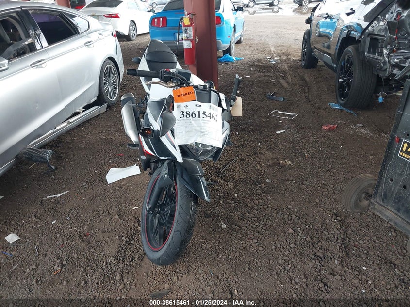 2020 Suzuki Gsx250r VIN LC6DN11A4L1100354 IAAI salvage auction — UNKNOWN, Salvage Title, sold $225 on 2026-07-08 (photo 5)