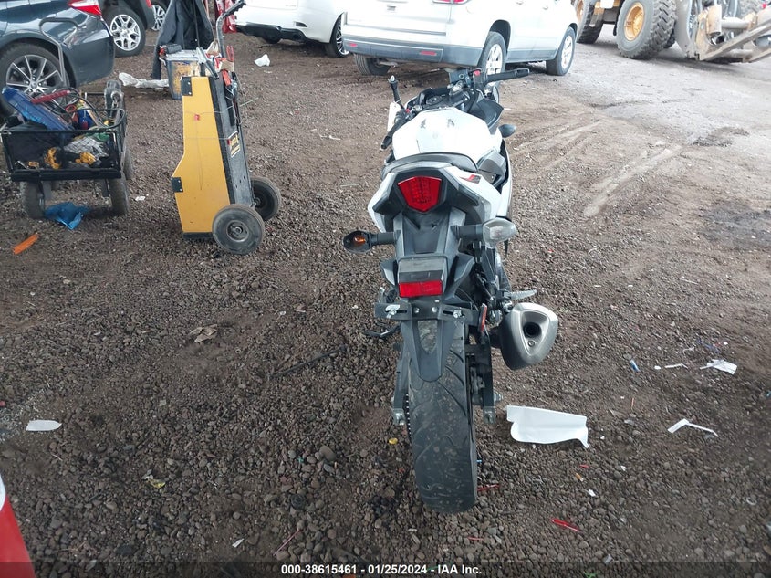2020 Suzuki Gsx250r VIN LC6DN11A4L1100354 IAAI salvage auction — UNKNOWN, Salvage Title, sold $225 on 2026-07-08 (photo 6)