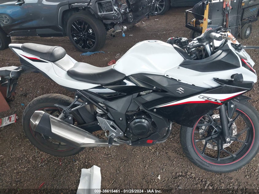 2020 Suzuki Gsx250r VIN LC6DN11A4L1100354 IAAI salvage auction — UNKNOWN, Salvage Title, sold $225 on 2026-07-08 (photo 8)