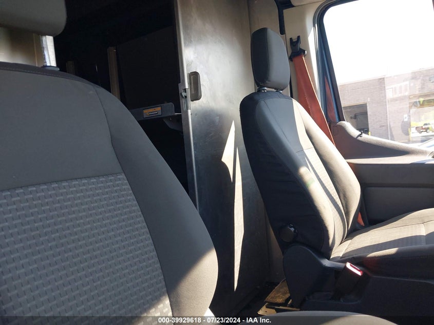 2020 Ford Transit-250 cargo van VIN 1FTBR3X82LKA27995 IAAI salvage auction — LEFT & RIGHT, Salvage Title, sold $10,250 on 2026-07-06 (photo 8)