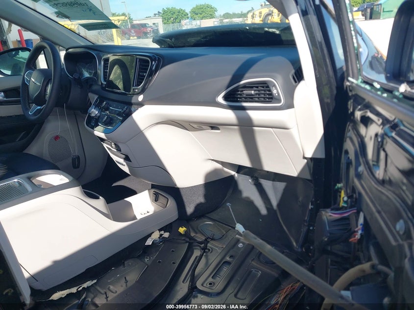 2023 Chrysler Pacifica VIN 2C4RC1BG3PR620985 IAAI salvage auction — STRIPPED, Salvage Title, sold $7,775 on 2026-10-01 (photo 5)