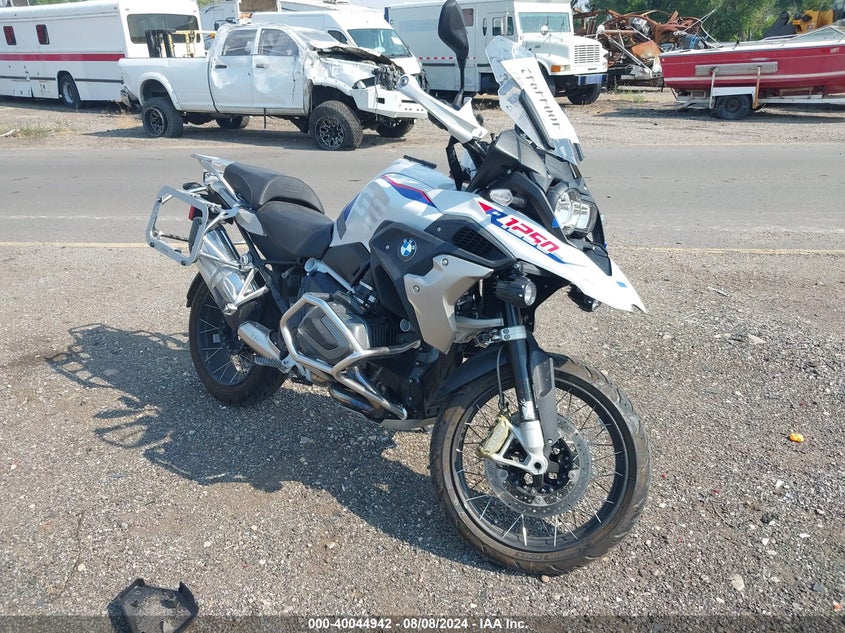 2023 BMW R 1250 VIN WB10M0305P6G55052 — COPART salvage auction photo