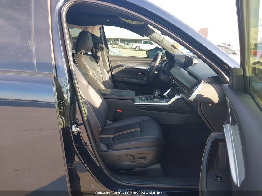 2024 Mazda Cx-90 VIN JM3KKEHD4R1142633 COPART salvage auction — Left Side, Salvage (Texas), sold $12,400 on 2024-12-04 (photo 5)