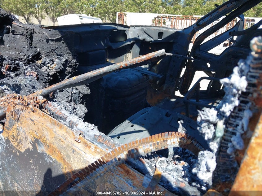 2025 Mack Granite VIN 1M2GR2GC3SM043934 IAAI salvage auction — Burn Engine, Junk (Oklahoma), sold $66,750 on 2026-10-07 (photo 5)