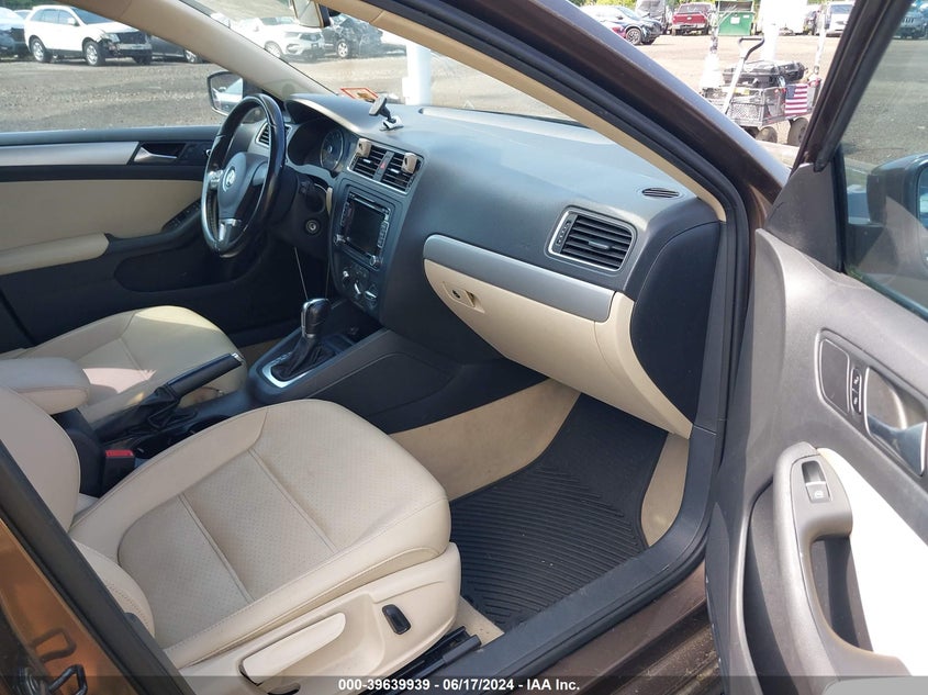 2013 Volkswagen Jetta VIN 3VWDP7AJ1DM448289 COPART salvage auction — Theft, Salvage (New Jersey), sold $2,175 on 2024-07-31 (photo 5)
