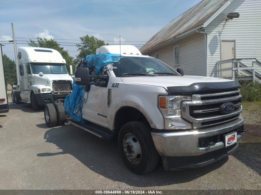 2022 Ford F-350 VIN 1FT8W3DT3NED37988 IAAI salvage auction — REAR END, Salvage Title, sold $7,050 on 2026-10-07 (photo 1)