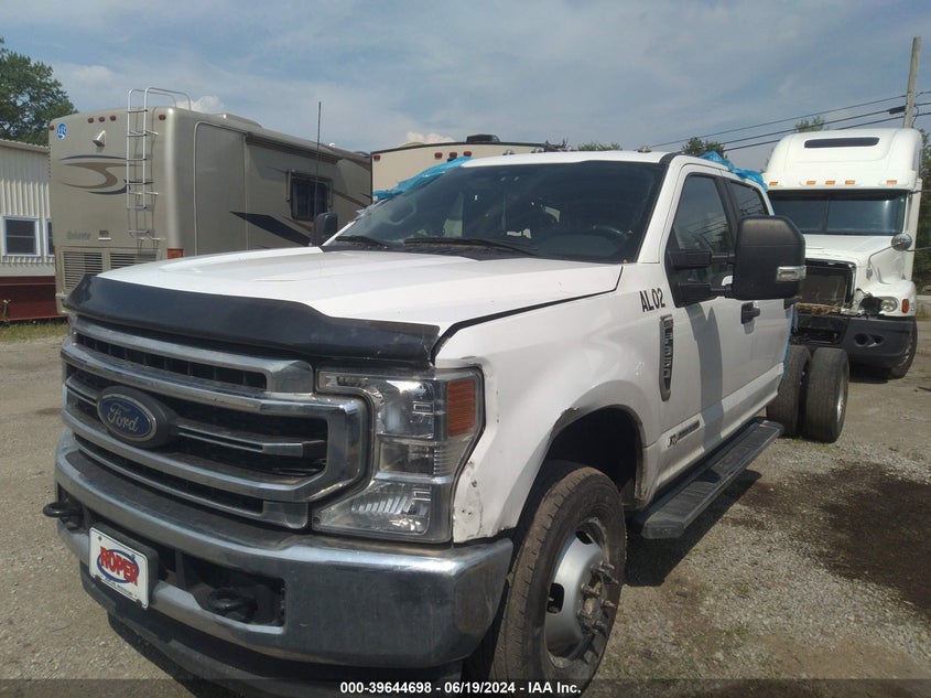 2022 Ford F-350 VIN 1FT8W3DT3NED37988 IAAI salvage auction — REAR END, Salvage Title, sold $7,050 on 2026-10-07 (photo 2)
