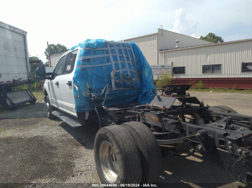 2022 Ford F-350 VIN 1FT8W3DT3NED37988 IAAI salvage auction — REAR END, Salvage Title, sold $7,050 on 2026-10-07 (photo 3)