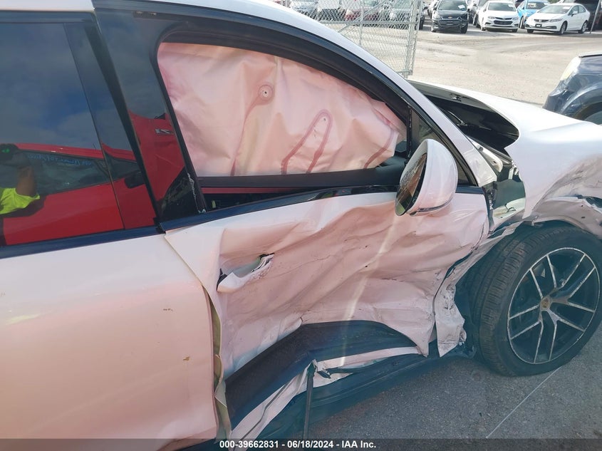 2023 Porsche Macan VIN WP1AA2A50PLB00727 COPART salvage auction — Left & Right Side, Other (Texas), sold $12,075 on 2024-09-03 (photo 5)