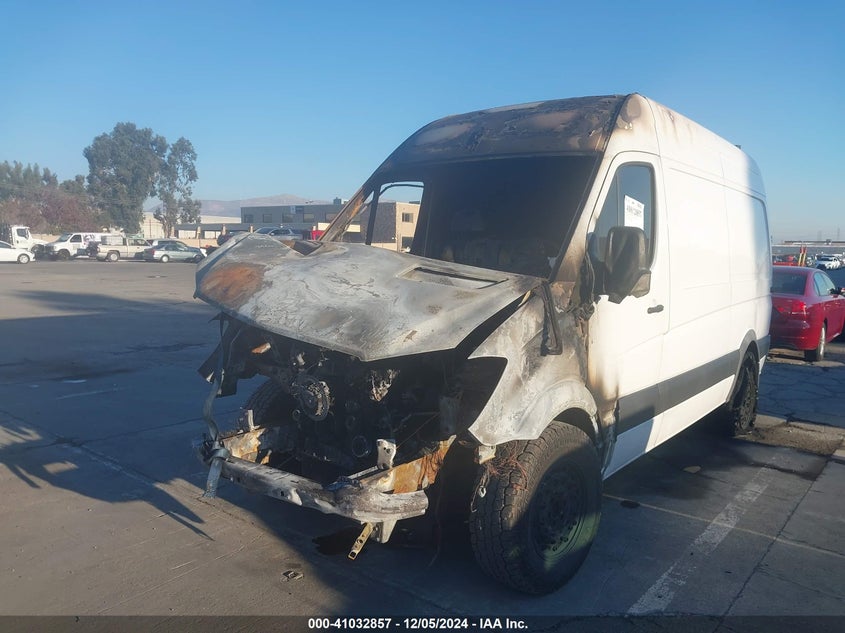 2018 Mercedes-benz Sprinter VIN WD3FE7CDXJP623387 IAAI salvage auction — EXTERIOR BURN, Salvage (California), sold $225 on 2026-08-03 (photo 2)