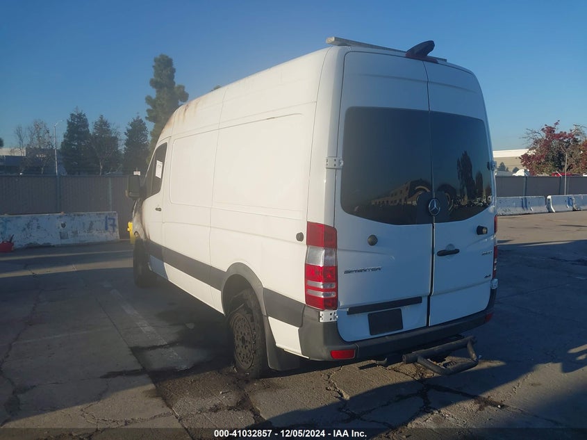 2018 Mercedes-benz Sprinter VIN WD3FE7CDXJP623387 IAAI salvage auction — EXTERIOR BURN, Salvage (California), sold $225 on 2026-08-03 (photo 3)