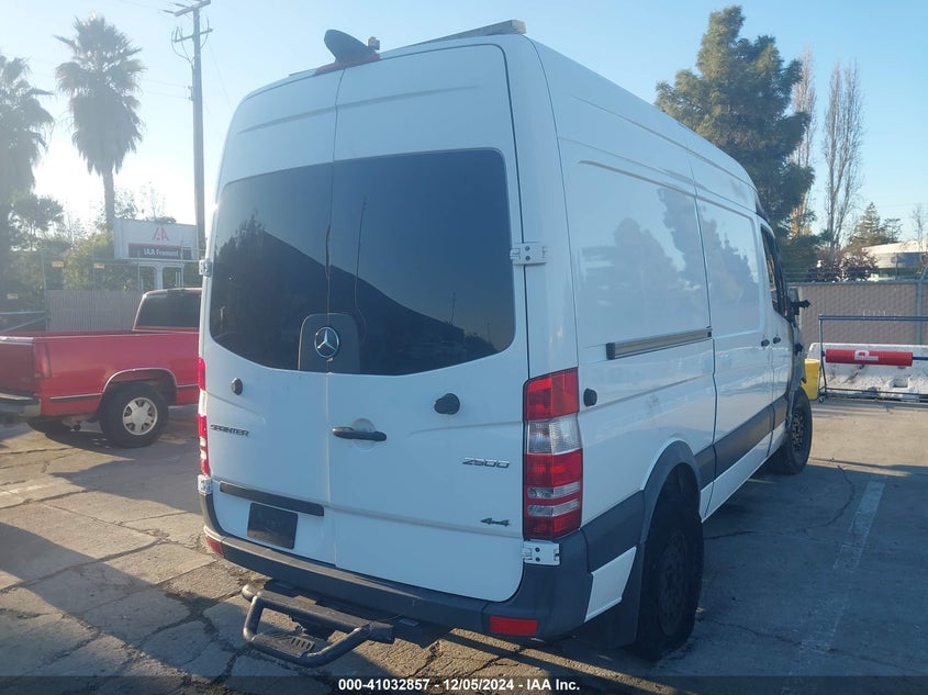 2018 Mercedes-benz Sprinter VIN WD3FE7CDXJP623387 IAAI salvage auction — EXTERIOR BURN, Salvage (California), sold $225 on 2026-08-03 (photo 4)