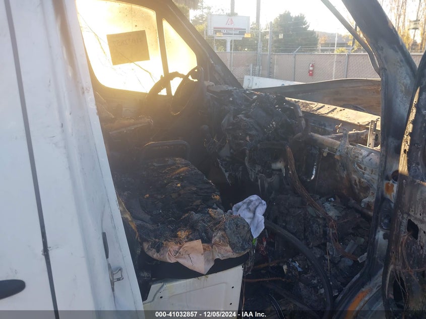 2018 Mercedes-benz Sprinter VIN WD3FE7CDXJP623387 IAAI salvage auction — EXTERIOR BURN, Salvage (California), sold $225 on 2026-08-03 (photo 5)