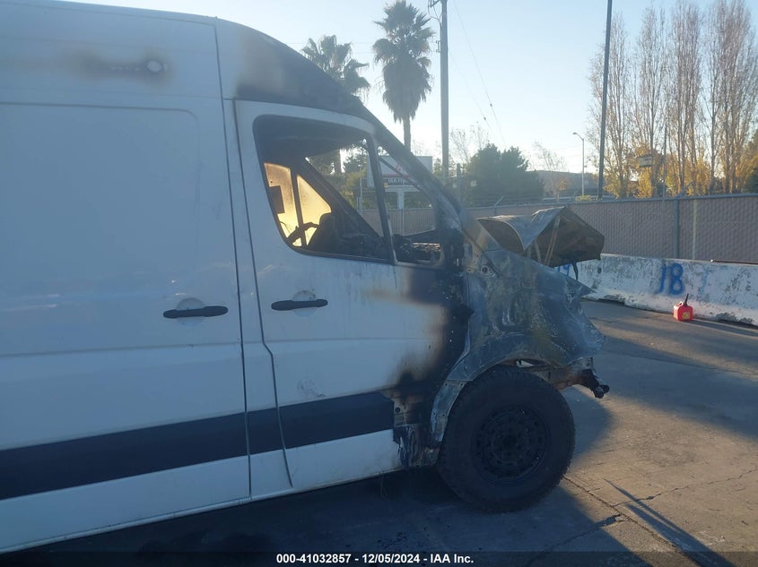 2018 Mercedes-benz Sprinter VIN WD3FE7CDXJP623387 IAAI salvage auction — EXTERIOR BURN, Salvage (California), sold $225 on 2026-08-03 (photo 6)