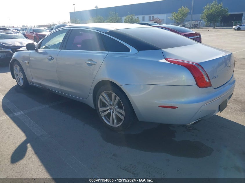 2011 Jaguar Xj series VIN SAJWA2GB5BLV14939 IAAI salvage auction — ENGINE BURN, Non-Repairable (California), sold $375 on 2026-07-13 (photo 3)