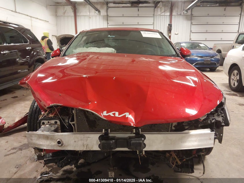 2025 Kia K5 VIN KNAG24J71S5276329 IAAI salvage auction — FRONT & REAR, Clear (Missouri), sold $3,900 on 2026-07-19 (photo 6)