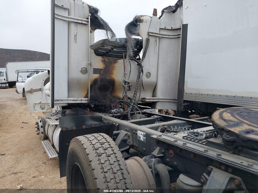 2012 Kenworth Construction VIN 3WKAD79X4CF307003 IAAI salvage auction — Burn Engine, Non-Repairable (California), sold $125 on 2026-07-07 (photo 3)
