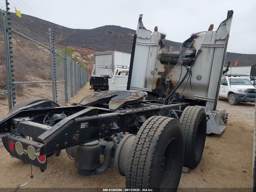 2012 Kenworth Construction VIN 3WKAD79X4CF307003 IAAI salvage auction — Burn Engine, Non-Repairable (California), sold $125 on 2026-07-07 (photo 4)