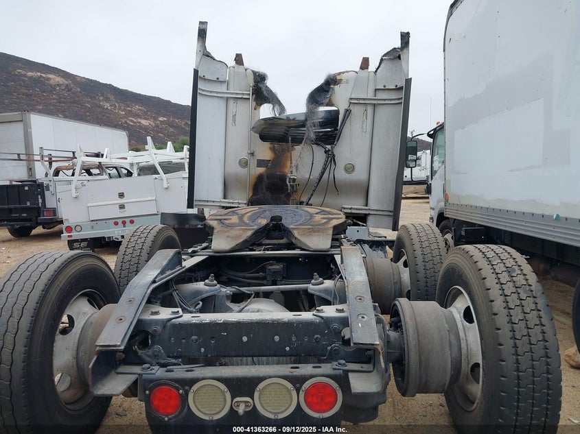 2012 Kenworth Construction VIN 3WKAD79X4CF307003 IAAI salvage auction — Burn Engine, Non-Repairable (California), sold $125 on 2026-07-07 (photo 8)