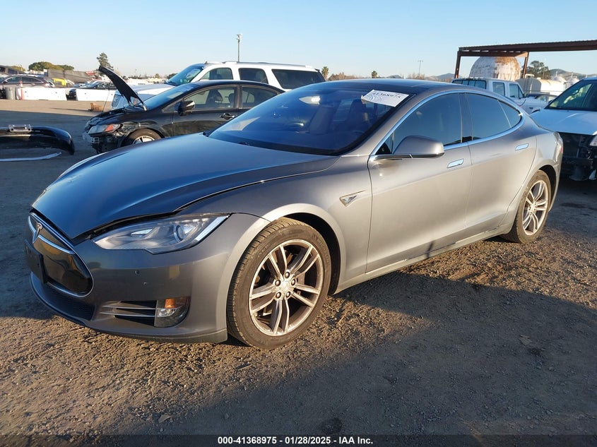 2013 Tesla Model S VIN 5YJSA1CP4DFP23684 COPART salvage auction — Front End, Salvage (California), sold $5,300 on 2025-02-06 (photo 2)