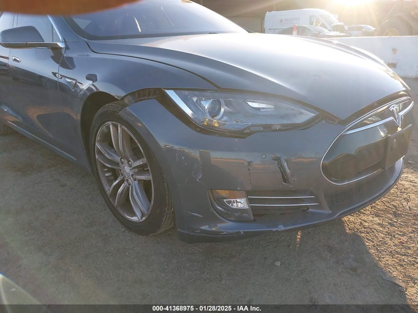 2013 Tesla Model S VIN 5YJSA1CP4DFP23684 COPART salvage auction — Front End, Salvage (California), sold $5,300 on 2025-02-06 (photo 6)