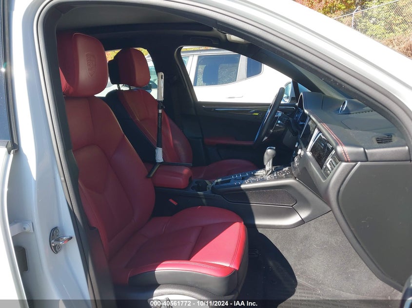 2020 Porsche Macan VIN WP1AA2A57LLB04462 IAAI salvage auction — FRONT END, Salvage (Massachusetts), sold $13,500 on 2026-10-11 (photo 5)