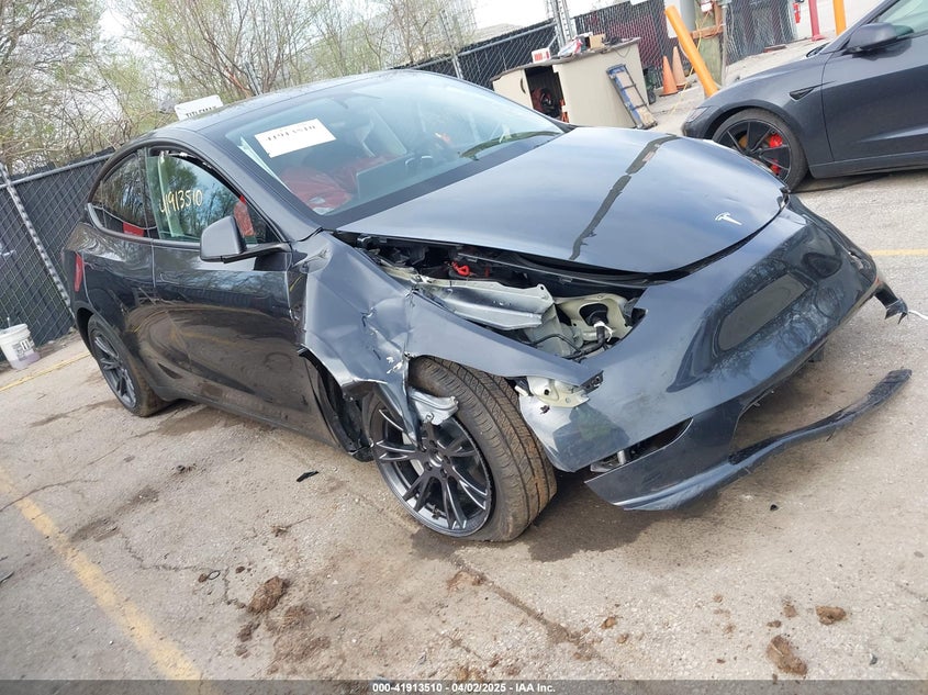 2025 Tesla Model y VIN 7SAYGDEE7SF287094 IAAI salvage auction — FRONT END, Salvage Title, sold $9,100 on 2026-07-29 (photo 1)