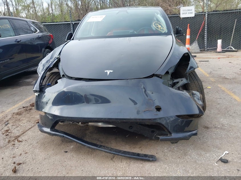 2025 Tesla Model y VIN 7SAYGDEE7SF287094 IAAI salvage auction — FRONT END, Salvage Title, sold $9,100 on 2026-07-29 (photo 6)
