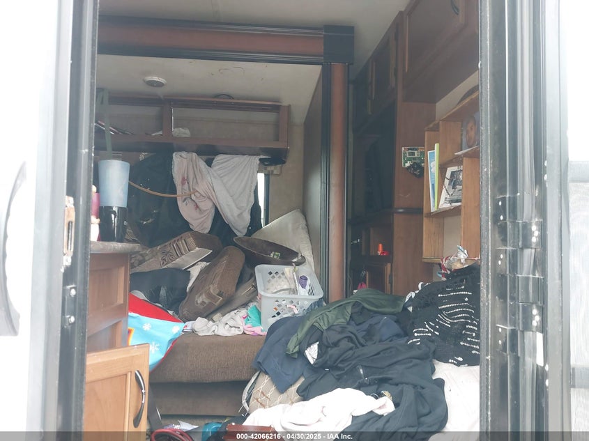 2016 Jayco Jay flight VIN 1UJBJ0BR9G17X1174 IAAI salvage auction — THEFT, Salvage (Missouri), sold $3,500 on 2026-09-02 (photo 8)