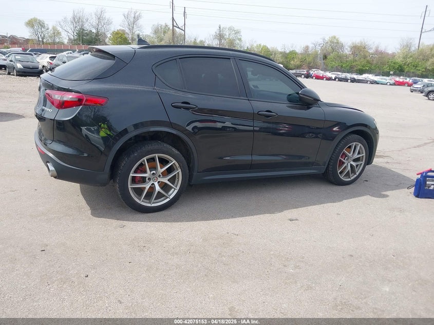 2019 Alfa romeo Stelvio VIN ZASPAKBN0K7C71772 IAAI salvage auction — LEFT SIDE, Salvage Title, sold $1,850 on 2026-07-24 (photo 4)