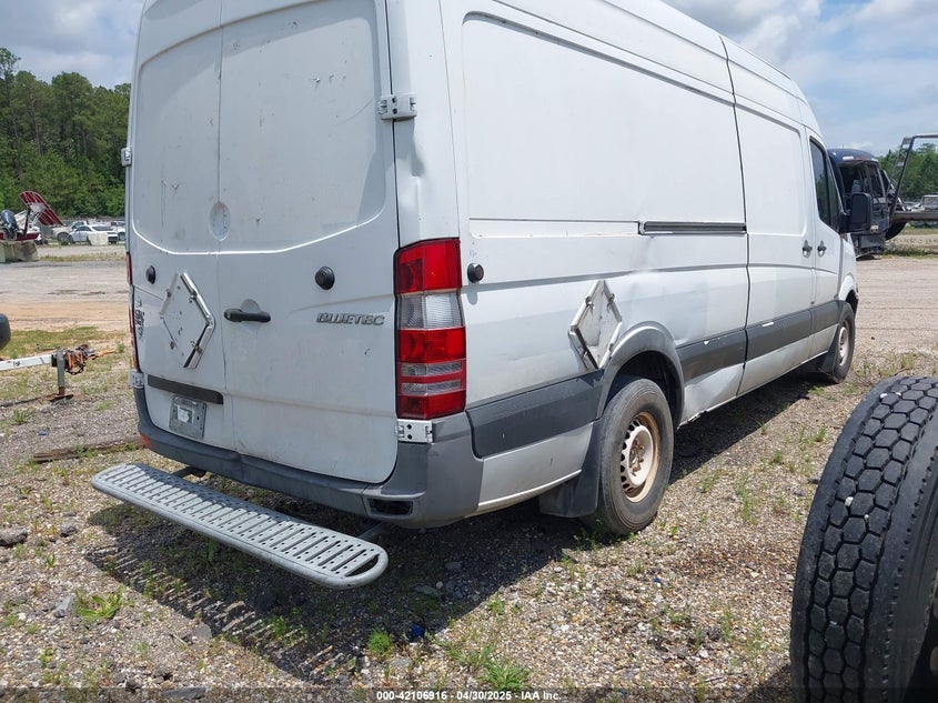 2012 Mercedes Benz Sprinter 2500 VIN WD3PE8CB0C5688417 COPART salvage auction — Front End, Clear (Mississippi), sold $225 on 2025-06-06 (photo 4)