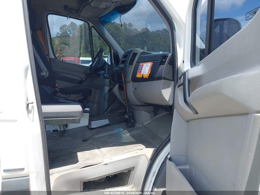 2012 Mercedes Benz Sprinter 2500 VIN WD3PE8CB0C5688417 COPART salvage auction — Front End, Clear (Mississippi), sold $225 on 2025-06-06 (photo 5)