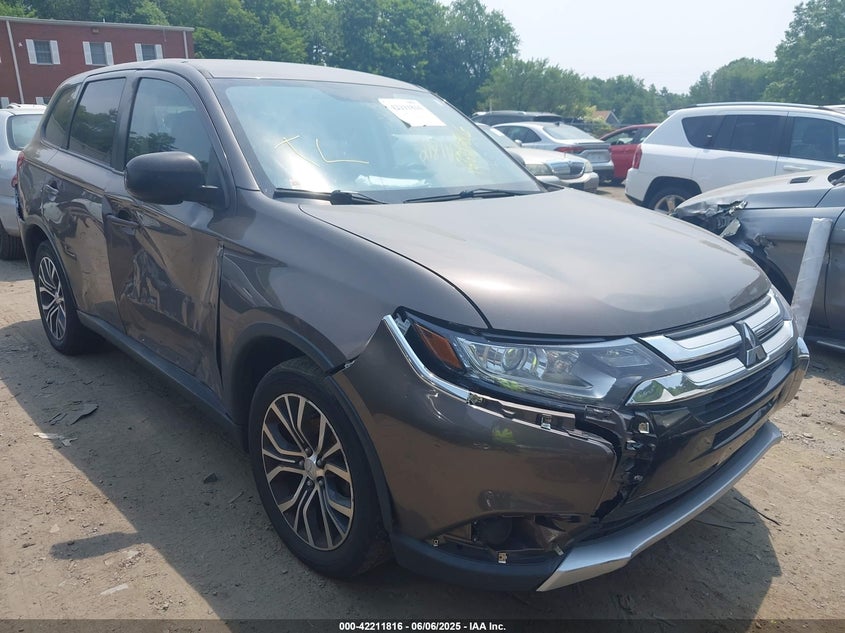 2018 Mitsubishi Outlander VIN JA4AZ3A33JZ070541 IAAI salvage auction — SIDE, Salvage Title, sold $25 on 2026-07-21 (photo 1)