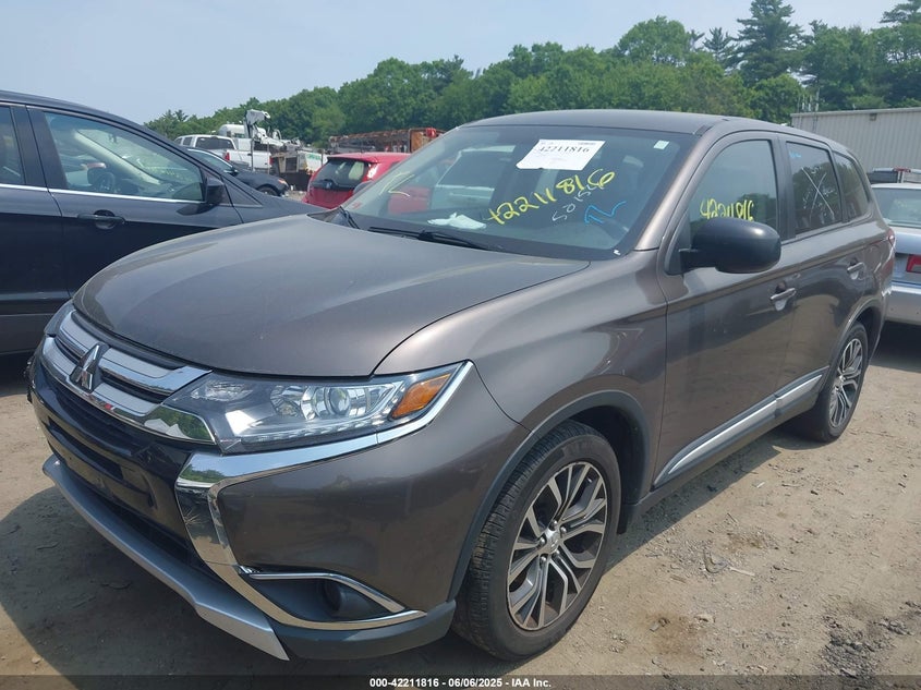 2018 Mitsubishi Outlander VIN JA4AZ3A33JZ070541 IAAI salvage auction — SIDE, Salvage Title, sold $25 on 2026-07-21 (photo 2)