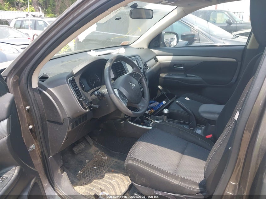 2018 Mitsubishi Outlander VIN JA4AZ3A33JZ070541 IAAI salvage auction — SIDE, Salvage Title, sold $25 on 2026-07-21 (photo 5)