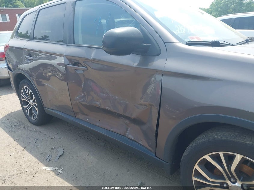 2018 Mitsubishi Outlander VIN JA4AZ3A33JZ070541 IAAI salvage auction — SIDE, Salvage Title, sold $25 on 2026-07-21 (photo 6)