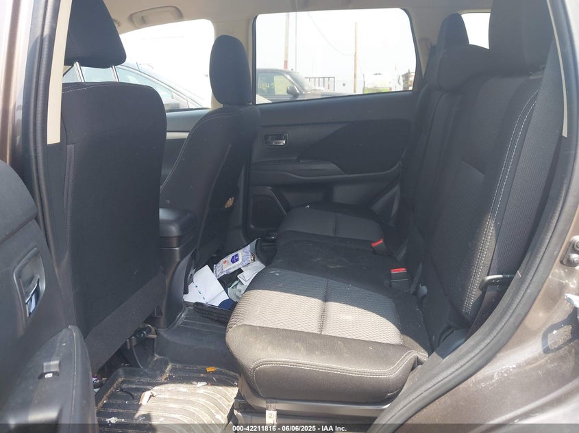 2018 Mitsubishi Outlander VIN JA4AZ3A33JZ070541 IAAI salvage auction — SIDE, Salvage Title, sold $25 on 2026-07-21 (photo 8)