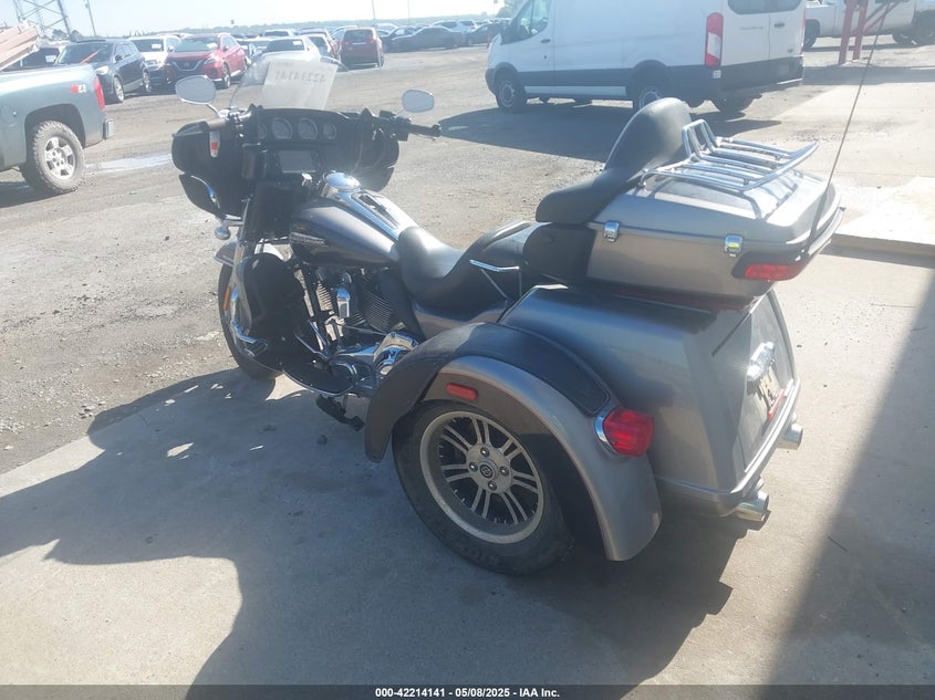 2016 Harley-davidson Flhtcutg VIN 1HD1MAL10GB851201 IAAI salvage auction — WATER/FLOOD, Salvage Title, sold $7,600 on 2026-08-05 (photo 3)