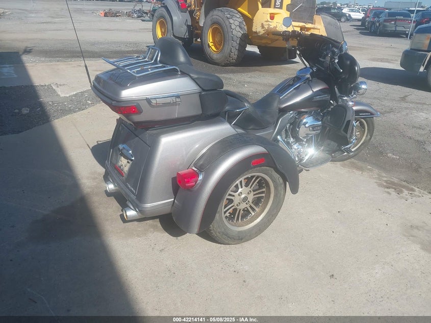 2016 Harley-davidson Flhtcutg VIN 1HD1MAL10GB851201 IAAI salvage auction — WATER/FLOOD, Salvage Title, sold $7,600 on 2026-08-05 (photo 4)