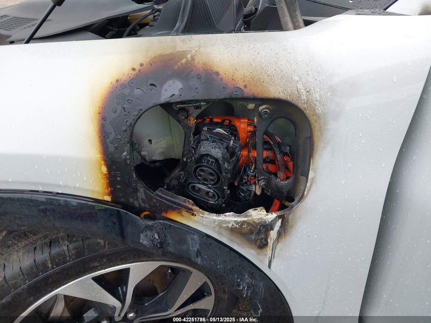 2022 Ford Mustang mach-e VIN 3FMTK3SUXNMA56889 IAAI salvage auction — EXTERIOR BURN, Salvage (Virginia), sold $9,700 on 2026-07-06 (photo 6)