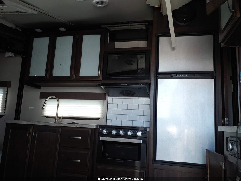 2020 Grandesign All models VIN 573TM2723L5504028 IAAI salvage auction — ROOF, Salvage Title, sold $1,700 on 2026-07-14 (photo 7)
