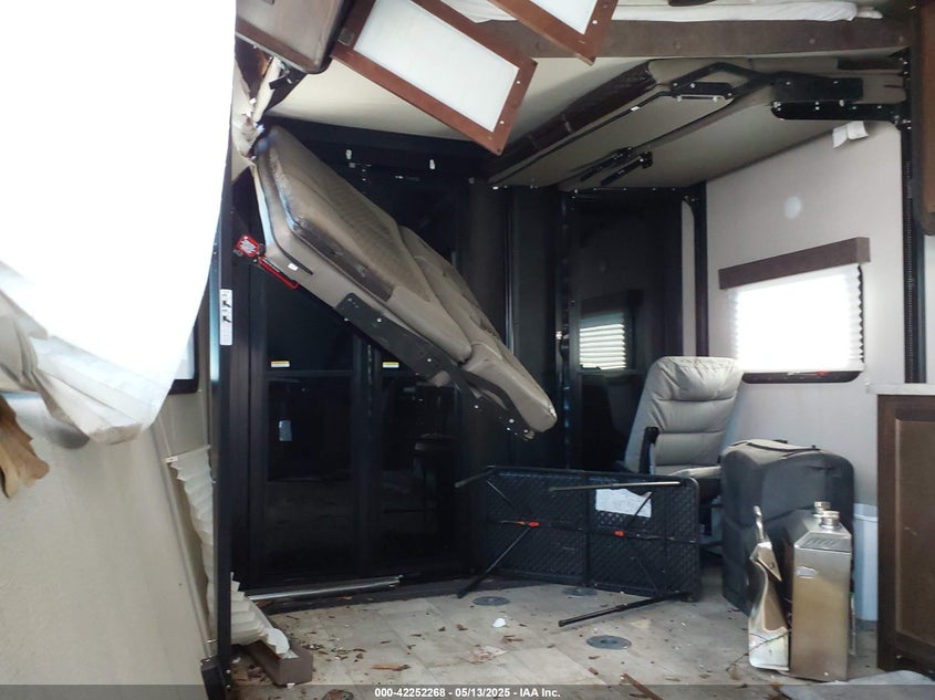 2020 Grandesign All models VIN 573TM2723L5504028 IAAI salvage auction — ROOF, Salvage Title, sold $1,700 on 2026-07-14 (photo 8)