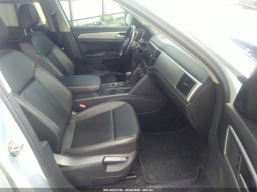 2018 Volkswagen Atlas VIN 1V2CR2CA7JC558459 IAAI salvage auction — STORM DAMAGE, Salvage Title, sold $3,325 on 2026-07-09 (photo 5)