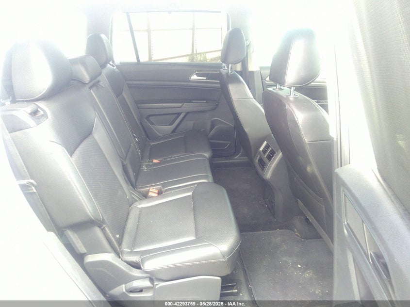 2018 Volkswagen Atlas VIN 1V2CR2CA7JC558459 IAAI salvage auction — STORM DAMAGE, Salvage Title, sold $3,325 on 2026-07-09 (photo 8)
