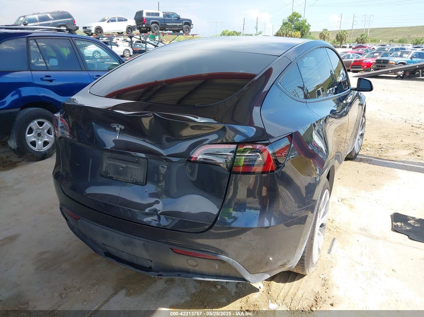2024 Tesla Model Y VIN 7SAYGDED6RF054342 IAAI salvage auction — Side, Rebuildable (Florida), sold $14,500 on 2026-05-22 (photo 4)