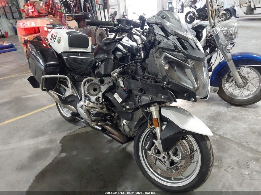 2016 BMW R1200 VIN WB10A1308GZ195587 IAAI salvage auction — LEFT & RIGHT, Salvage (California), sold $600 on 2026-07-30 (photo 1)