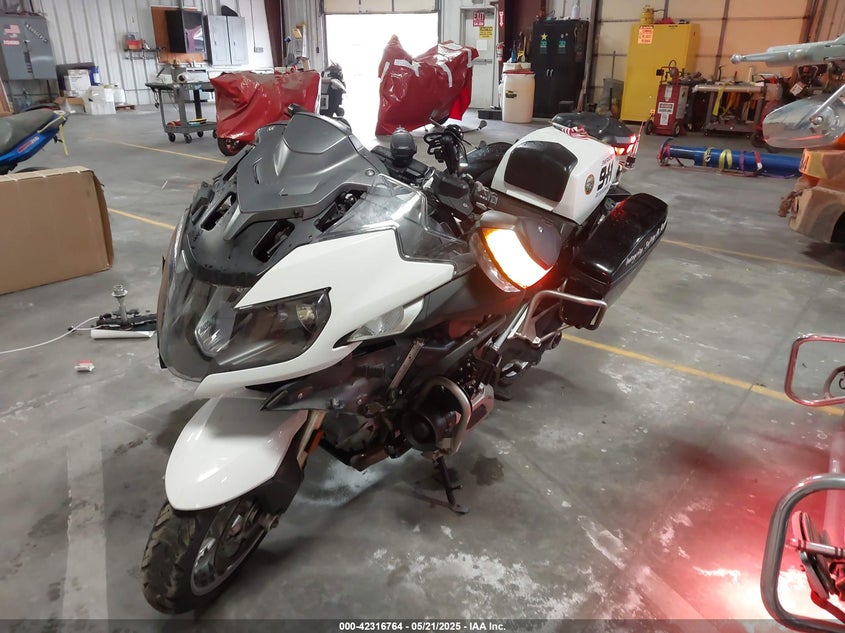 2016 BMW R1200 VIN WB10A1308GZ195587 IAAI salvage auction — LEFT & RIGHT, Salvage (California), sold $600 on 2026-07-30 (photo 2)